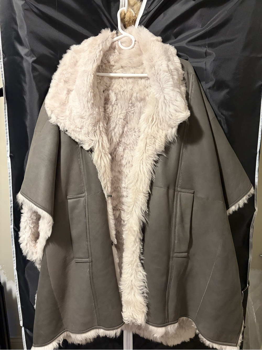 Gray leather/shearling Cole Hahn Coat with shearling Cream Lining